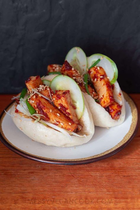 Vegan smoky sriracha tofu bao buns - Messy Vegan Cook Tofu Bao Buns, Tofu Bao, Vegan Bao, Catering Party Ideas, Sriracha Tofu, Bao Recipe, Steam Buns Recipe, Sunday Lunches, Cookbook Shelf