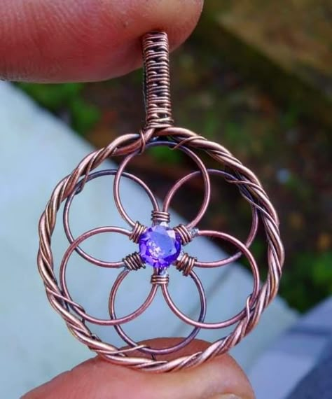 Copper Wire Crafts, Metal Art Jewelry, Copper Wire Art, Wire Jewelry Patterns, Wire Wrapped Stone Jewelry, Wire Wrap Jewelry Designs, Wire Wrapped Jewelry Diy, Wire Jewelry Tutorial, Wire Jewelry Designs