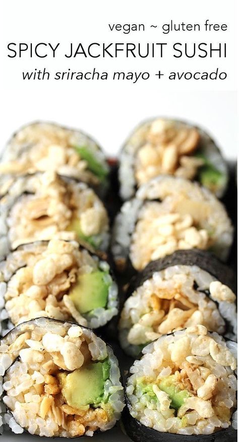 Vegan + Gluten Free SPICY JACKFRUIT SUSHI with sriracha mayo + avocado. Spicy Sushi, Sushi Vegan, Jackfruit Recipes, Sriracha Mayo, Diner Recept, Vegan Sushi, Vegan Asian, Sushi Recipes, Mahi Mahi