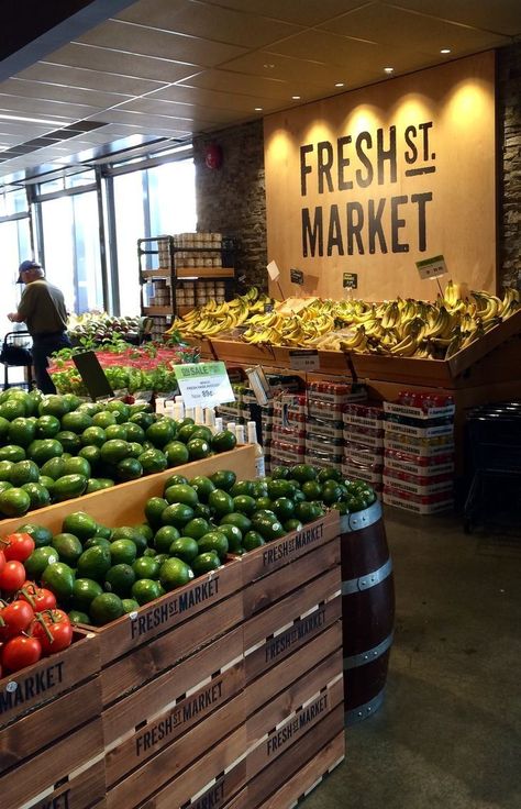 Vegetable Market Design, Organic Supermarket, Fruit And Veg Shop, Produce Displays, Grocery Market, Vegetable Shop, Grocery Store Design, Glass Store, Supermarket Design