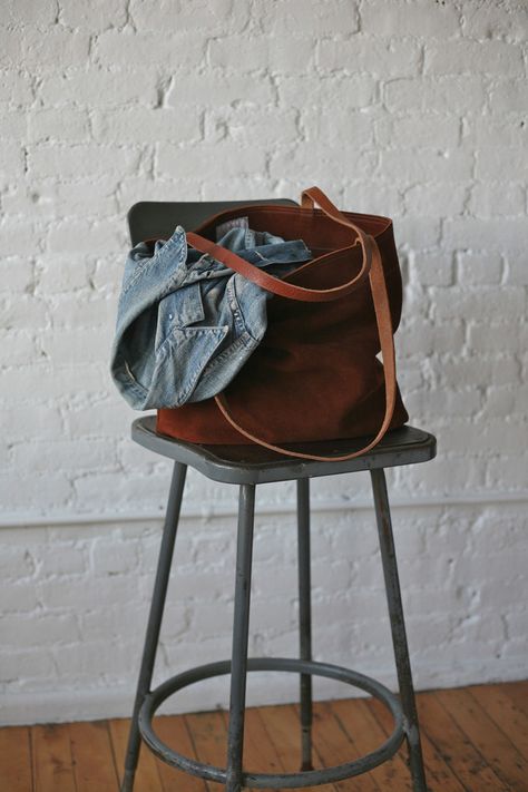 texturism:    newness. suede market tote from forest bound. A Well Traveled Woman, Simple Bag, Market Tote, Kinds Of Clothes, Mary Poppins, Leather Work, Simple Bags, Look Here, Classy And Fabulous