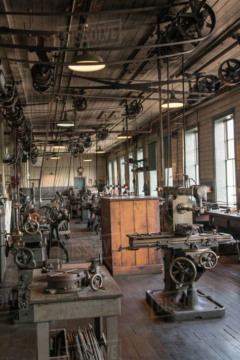 Metal Working Machines, Chasing Money, Antique Hand Tools, Thriller Novels, Old Garage, Engineering Tools, Industrial Machinery, Industrial Architecture, Old Factory