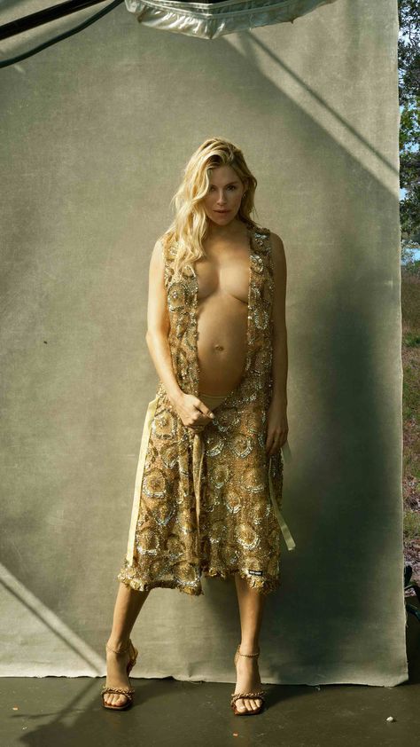 For Vogue’s Winter 2024 issue, Sienna Miller opens up about her pregnancy, falling for Green, moving with him back to London, and the multi-film project she’s been working on: “Horizon: An American Saga,” a Civil War–era opus directed and produced by Kevin Costner. Read the full profile here. Photographed by Annie Leibovitz, Written by Chloe Schama, Styled by Tabitha Simmons. Vogue Maternity Shoot, Vogue Maternity, Sienna Miller Pregnancy Style, Pregnant Editorial Vogue, Supermodel Maternity Shoot, Celebrities Pregnant Photoshoot, Pregnant Dress, Pregnant With A Girl, Family Blessings