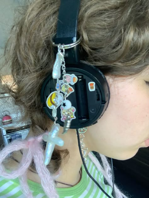 Cute Headphones Aesthetic, Wired Headphones Aesthetic, Headphones Diy, Headphone Decoration, Custom Headphones, Headphones Aesthetic, Diy Headphones, Cute Headphones, Aesthetic Lockscreens