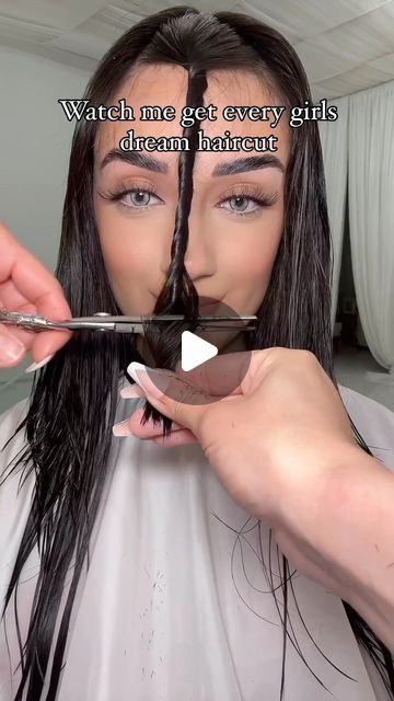 makeuptutorials on Instagram: "Save this for your next haircut 💇‍♀️ 

by @youngcouture_" Diy Haircut At Home Step By Step, Post Partum Haircut, Haircut At Home For Women, How To Cut My Own Hair At Home, Diy Haircut At Home, Face Frame Haircut, Healthy Haircut, At Home Haircut, Haircut Ideas For Thick Hair