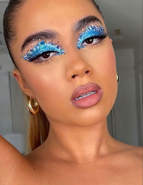 Glitter Looks Make Up, Blue Festival Makeup Glitter, Festival Makeup Glitter Rave Make Up, Blue Festival Makeup, Glitter Holiday Makeup, Blue Glitter Makeup, Carnaval Makeup, Ballerina Bride, Makeup Carnaval