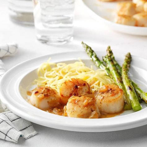 White Wine Reduction, Pan Fried Scallops, Scallops Recipes, Fried Scallops, Lent Recipes, Seafood Shrimp, Shrimp Scallops, Seafood Recipes Healthy, Tilapia Recipes