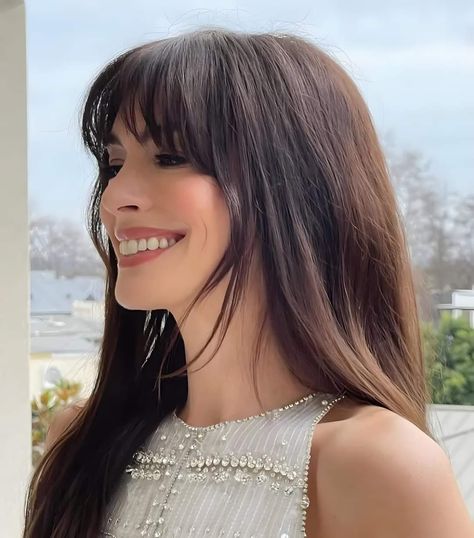 Hair Refresh, Choppy Bangs, Effortless Hairstyles, Haircuts Straight Hair, Long Hair With Bangs, Going Viral, Cut My Hair, Anne Hathaway, Hair Envy