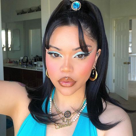 Princess Jasmine Makeup, Jasmine Makeup, Disney Princess Makeup, Jasmine Hair, Princess Jasmine Costume, Princess Makeup, Ethereal Makeup, Eye Makeup Designs, Bold Makeup