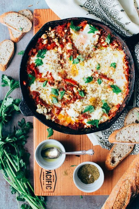 Eggs In Tomato Sauce, Shakshuka Recipes, Spicy Tomato Sauce, Baked Eggs, Durban, Egg Recipes, Mediterranean Recipes, Brunch Recipes, Tomato Sauce