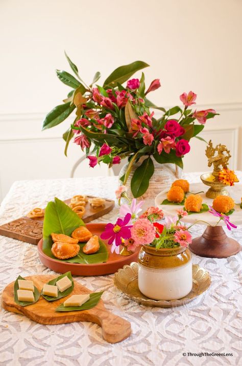 Simple table setting to usher in Diwali #diwalidecorations #diwali2021 #simplediwalidecor #festivaloflights #festivetablesetting Dining Table Decor Indian Home, Indian Dining Table, Indian Floral Decor, What Is Diwali, Buffet Table Settings, Simple Table Setting, Dinner Table Set Up, Indian Table, Simple Table Settings