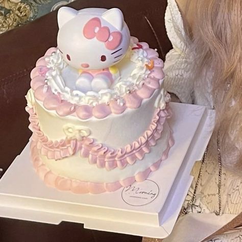 hello kitty star cake ⭐️🎂 . . ʚ :: credits to the rightful owners! . . ｡♡• ˚ . ˚ • ♡｡ ˚ • ♡｡. ˚ • ♡｡ #sanrio #sweetssanrio #dailysanrio… | Instagram Hello Kitty Torte, Tort Hello Kitty, Bolo Da Hello Kitty, Hello Kitty Birthday Theme, Big Birthday Cake, Hello Kitty Theme Party, Quince Cake, Hello Kitty Birthday Cake, Hello Kitty Birthday Party