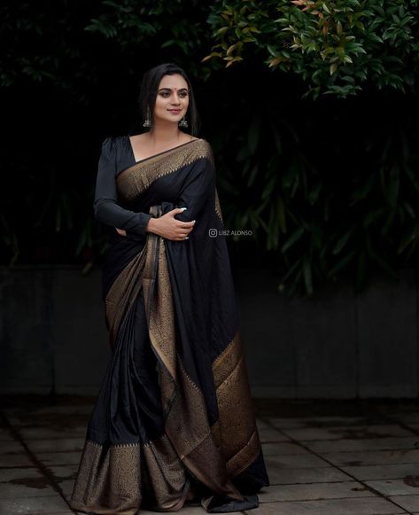 Black saree Black Saree For Bride, Black Bengali Saree, Black Sadi Look, Black Saree Look Traditional, Black Kanjeevaram Sarees, Black Saree Outfit, Black Saree Wedding, Farewell Sarees School, Black Colour Saree