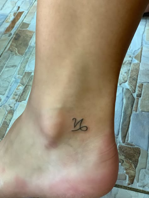 Capricorn Stick And Poke Tattoo, Small Capricorn Tattoos For Women, Capricorn Minimalist Tattoo, Capricorn Tattoo For Women, Divine Tattoos, Capricorn Sign Tattoo, Birth Month Tattoo, Capricorn Tattoos, Tatts Ideas