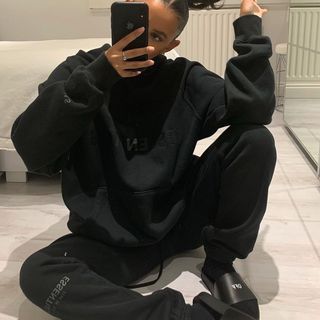 Black Sweatsuit, Cute Lounge Outfits, Sweatsuit Outfit, Chill Outfit, Classy Business Outfits, Latina Fashion Outfits, Latina Fashion, Fits Inspo, Trendy Fashion Outfits