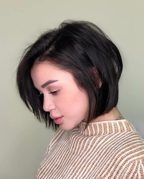 Side-Parted Chin-Length Bob Hairstyle Chin Length Hair Fine Straight, Chin Length Bob With Side Bangs, Medium Short Hairstyles, Thicken Fine Hair, Chin Length Haircuts, Framing Layers, Hair Adviser, Chin Length, Straight Blonde Hair