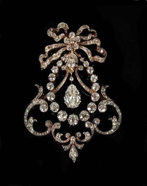 Bijoux Art Nouveau, Edwardian Jewelry, Diamond Brooch, Deco Jewelry, Fabulous Jewelry, Pear Shaped Diamond, Vintage Jewels, Antique Jewellery, Vintage Jewellery