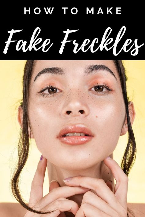 The freckles makeup trend started in the 1960s and it's safe to say it has carried on to now. Here's how to make your own fake freckles with three easy makeup techniques. Freckles With Makeup, Makeup Freckles, Freckled Skin, Pro Makeup Tips, Fair Skin Makeup, Freckles Makeup, Fake Freckles, Holiday Makeup Looks, Makeup Hacks Tutorials