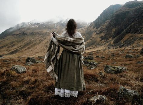 Scottish Aesthetic, My Fantasy World, Outlander Jamie, Dark Cottagecore, Woven Scarves, Hand Woven Textiles, Character Inspo, Fantasy Aesthetic, Hand Felted