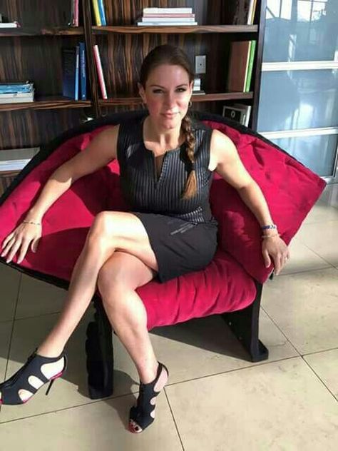 Legs Stephanie Mcmahon Hot, Mcmahon Family, Wwe Stephanie Mcmahon, Wwe Diva, Stephanie Mcmahon, Wwe Female Wrestlers, Vince Mcmahon, Wwe Girls, Wrestling Divas