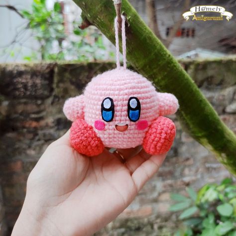 Dive into our collection of free amigurumi patterns and create your own cute and cuddly creations! Perfect for beginners and seasoned crocheters alike. Let's stitch! 🧵🐰 Kirby Plushies, Kirby Amigurumi, Crochet Kirby, Crochet Totoro, Kirby Plush, Kirby Nintendo, Yarn Ideas, Crochet Keychain Pattern, Crochet Humor