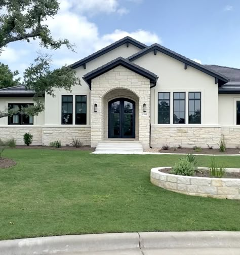 One Story Exterior Design Ranch, One Story Home Exterior Paint Colors, White Stone And Stucco House Exterior, Brick House Exterior Makeover Modern, Modern Beige House Exterior, Beige Stucco House Exterior, Exterior House Colors For Stucco Homes, Whitewash Stone Exterior, Cream And Black Exterior House