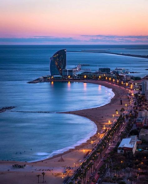 Sunset vibes ~ Barcelona, Spain Photo @pgsilver W Hotel Barcelona, Barceloneta Beach, La Barceloneta, Barcelona Beach, Barcelona Hotels, Barcelona City, Barcelona Travel, Destination Voyage, Salou