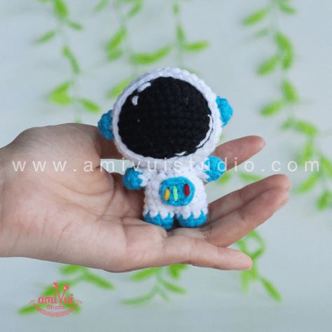 Planet Crochet Patterns Free, Amigurumi Astronaut Free Pattern, Crochet Planets Free Pattern, Crochet Astronaut Pattern Free, Astronaut Amigurumi, Crochet Astronaut, Space Crochet, Space Explorer, Easy Crochet Animals