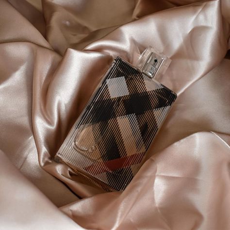 Jenn | Perfume & Lifestyle on Instagram: “This is one of my favorites to wear everyday. It’s light and fresh and can even be used to wear for the gym. @burberry ➡️ Brit for Her .⁣…” Burberry Brit For Her, Burberry Brit Perfume, Citrus Perfume, Summer Perfume, November 9th, Burberry Brit, My Favorites, The Gym, Burberry