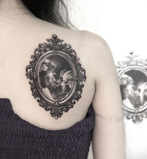 Old mirror on shoulder blade tattoo by @bran.d_tattoo. Check out our Instagram channel 🔥 @styng.tattoo 🔥 for your daily dose tattoo designs, tattoo models and inspiration! Cameo Tattoo, Brand Tattoo, Mirror Tattoos, Left Arm Tattoos, Blade Tattoo, Shoulder Blade Tattoo, Framed Tattoo, D Tattoo, Tattoo Collection