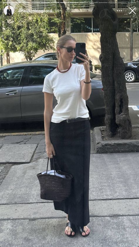 Midi Satin Skirt, Amalie Moosgaard, Street Style 2023, Long Skirt Casual, Skirt Trends, Satin Skirt, Fashion Lookbook, Classy Women, Looks Style