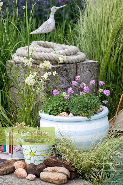 Hide Paper Towels, Coastal Deck, Coastal Landscaping Ideas, Garden Design Ideas Uk, Beach Theme Garden, Beach House Garden, Beachcombing Finds, Coastal Landscaping, Themed Garden