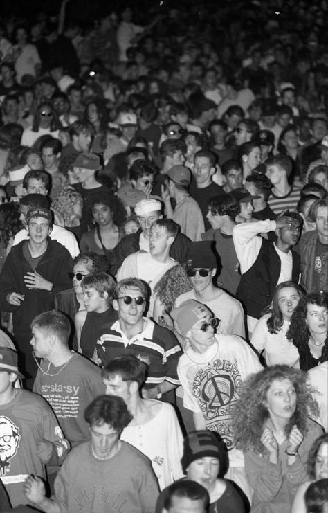 Rave Aesthetic, Concert Crowd, 90s Rave, Mode Hippie, Acid House, I'm With The Band, Youth Culture, Bournemouth, Teenage Dream