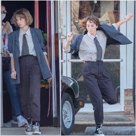 Season 4 of Stranger Things has resumed filming. Bit Maya Hawke's outfit is straight goals!! Robin Stranger Things Season 4 Outfit, Robin Buckley Outfits Season 4, Robin Outfit Stranger Things, Stranger Things 4 Outfits, Robin Stranger Things Outfit Ideas, Strange Things Outfits, Outfit Ideas Stranger Things, It Movie Outfits, Stranger Things Robin Outfit