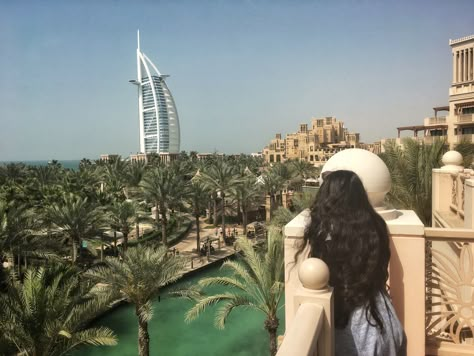 Khaleeji London, Emarati Core, Wealthy Lifestyle Luxury, Brown Hair Roblox, Insta Goals, Arabian Princess, Mirror Photography, Luxury Couple, Dubai Aesthetic