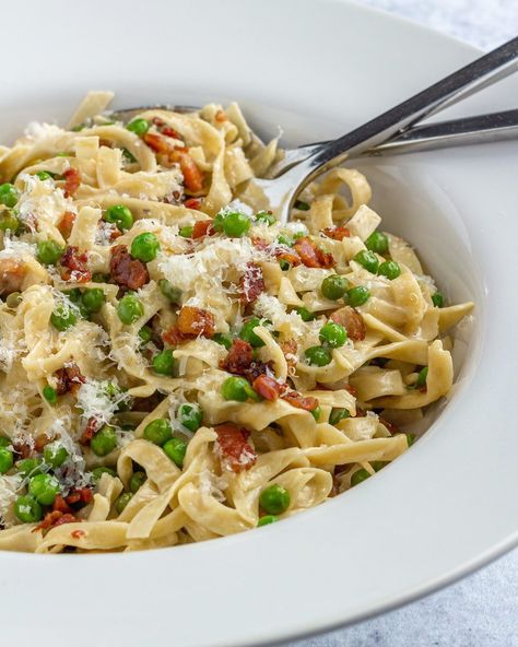 Keto Fettuccine Alfredo with Crispy Pancetta & Green Peas Recipe Keto Fettuccine Alfredo, Grilled Chicken Strips Recipes, Green Peas Recipe, Pancetta And Peas, Blintzes Recipe, Green Peas Recipes, Crispy Pancetta, Grilled Chicken Strips, Chicken Strip Recipes