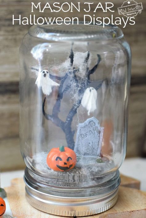 Mason Jar Halloween, Halloween Party Craft, Easy Halloween Craft, Fall Displays, Halloween Scenes, Halloween Jars, Halloween Mason Jars, Halloween Miniatures, Adornos Halloween