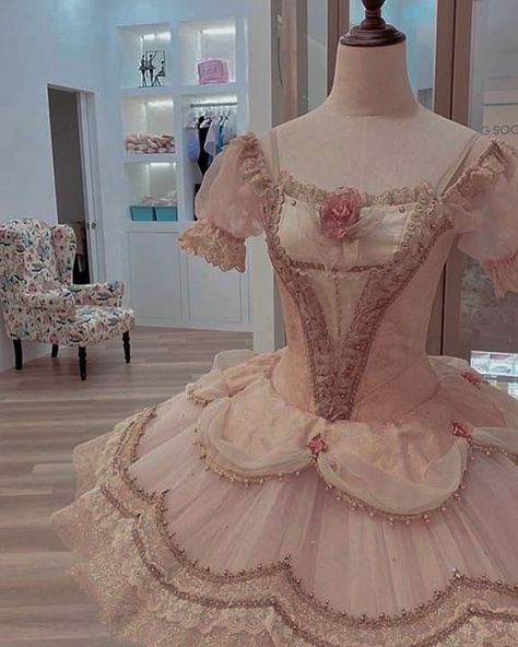 Beautiful Ballet Dresses, Pink Ballet Costume, Ballet Dress Aesthetic, Pink Ballet Tutu, Pink Ballet Dress, Romance Fashion, Ballet Princess, Ballet Costumes Tutus, Coquette Makeup