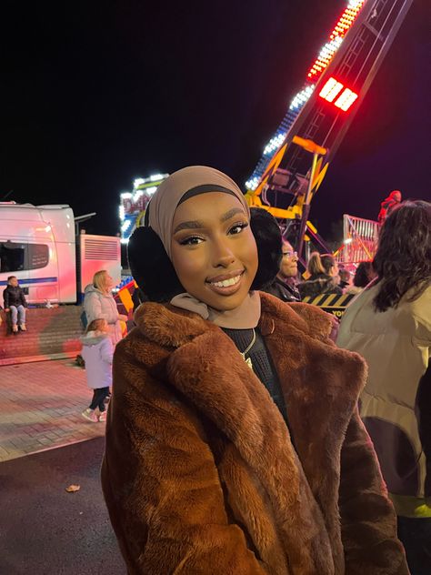 hijabi earmuffs funfair aesthtic Earmuffs Outfit Hijab, Hijab With Earmuffs, Earmuffs Hijab, Winter Fits Aesthetic, Earmuffs Outfit, Winter Pins, Outfit Hijab, Fits Aesthetic, Earmuffs