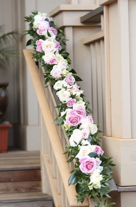 Top 10 Wedding Staircases Ideas for Intimate Indoor Weddings – Clear Wedding Invites Bannister Garland, Wedding Staircase Decoration, Wedding Staircase, Staircase Decor, Stair Decor, Wedding Entrance, Floral Garland, Garland Wedding, Wedding Aisle