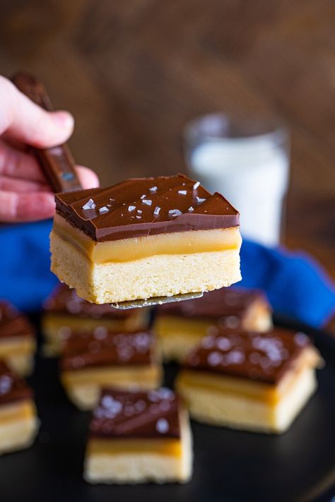 Millionaires Shortbread Recipe (Easy Caramel Bars) Easy Millionaire Shortbread, Millionaire Squares, Millionaire Bars Recipe, Millionaire Shortbread Recipe, Shortbread Recipe Easy, Millionaire Bars, Millionaires Shortbread, Millionaire's Shortbread, Bread Bar