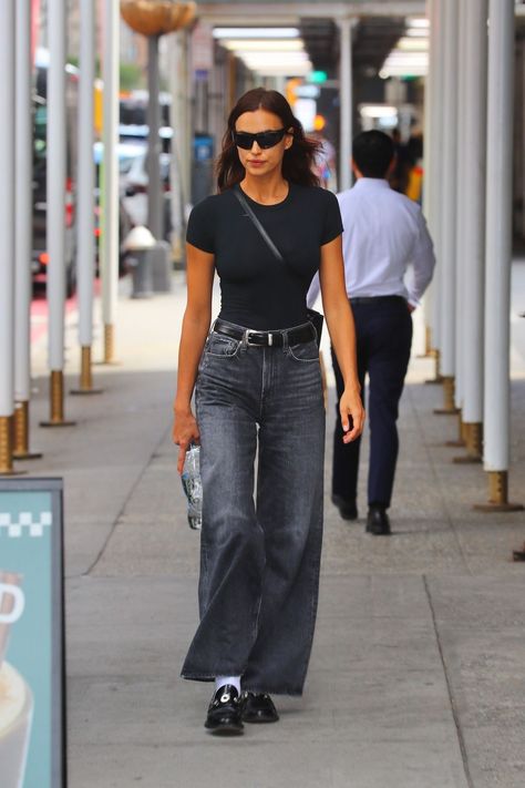 Irina Shayk Street Style, Photos For Vision Board, Irina Shayk Style, Uni Outfits, Christy Turlington, Looks Street Style, Chase Your Dreams, Irina Shayk, Looks Chic