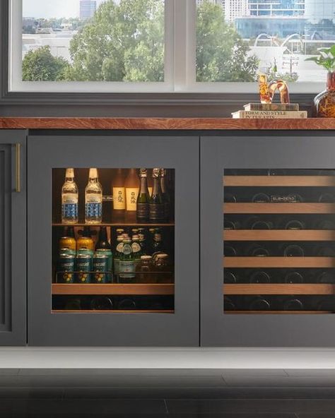 Beverage Refrigerator Under Counter, Undercounter Wine Fridge, Counter Fridge, Sub Zero Refrigerator, Under Counter Fridge, Outdoor Kitchen Bars, Ideal Kitchen, Beverage Center, Beverage Refrigerator