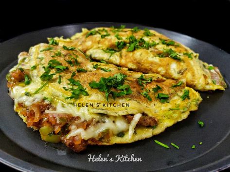 Omelette Recipe Breakfast, Chicken Omelette, Stuffed Omelette, Cheese Omelette Recipe, Wrap Chicken, Easiest Breakfast, Chicken And Cheese, Cheese Omelette, Recipe For Breakfast