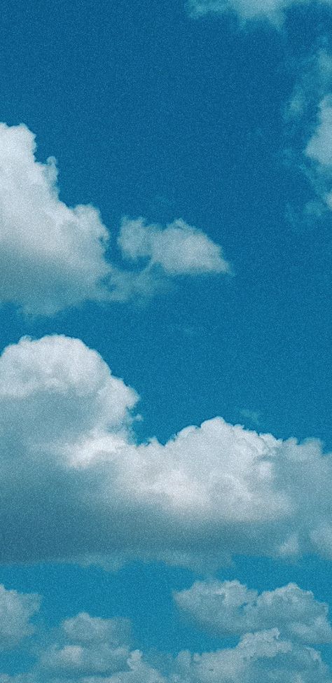 Vintage Clouds Wallpaper, Grainy Pictures Aesthetic, Grainy Blue Aesthetic, Y2k Cloud Background, Retro Sky Background, Retro Grainy Aesthetic, Grainy Background Aesthetic, Vintage Clouds Aesthetic, Blue Grainy Background