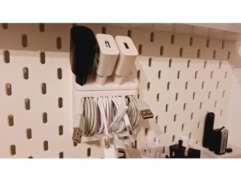 Skadis-USB-Cable-Holder [4x] by DsK_Printing 3d Printing Organization, Skadis Pegboard Ideas, Skådis Ikea, Pegboard Ideas, Ikea Skadis, 3d Ideas, 3d Printing Art, 3d Printing Diy, 3d Printing Projects