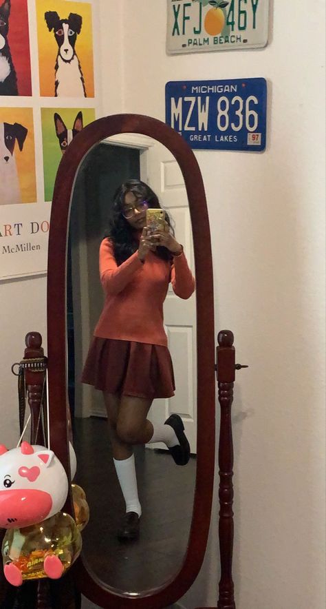 Velma Clothes, Haunted Corn Maze Outfit, Black Velma Costume, Velma Costume Aesthetic, Velma Costume Makeup, Velma Dinkley Aesthetic Outfit, Velma Costume Cute, Halloween Costumes Thick Women, Velma Outfit Ideas