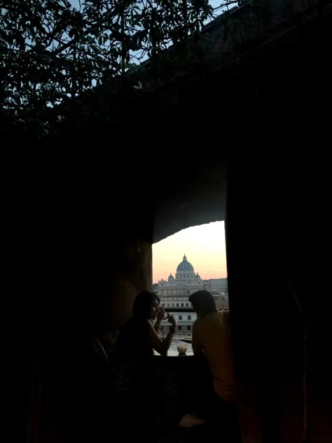 Couple In Greece Aesthetic, Romance In Italy, Rome Couple Aesthetic, Rome On Film, Italy Romance Aesthetic, Rome Couple, Italy Romance, Iconic Poses, Rome At Night