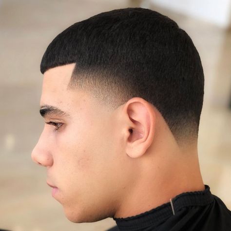 Low Taper Fade Short Hair, 0 Fade Haircut, Type Of Haircut, Low Fade Curly Hair, Low Haircuts, Best Short Haircuts For Men, Taper Fade Short Hair, Undercut Fade, Older Mens Hairstyles