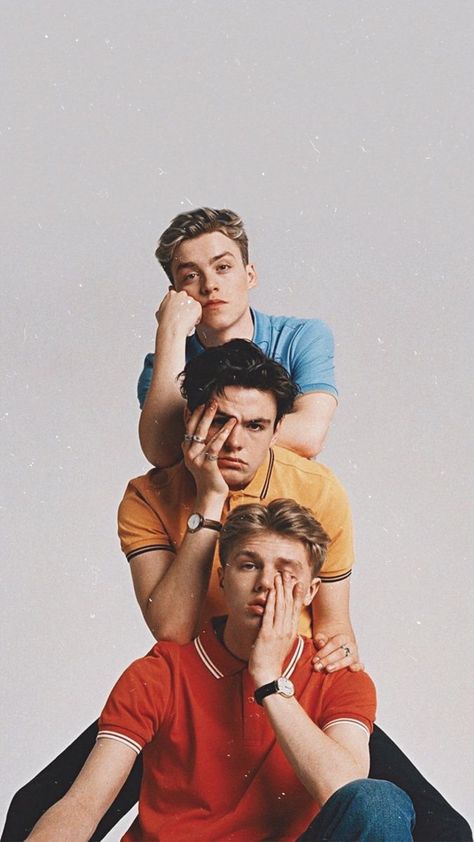 Group Photo Poses, Group Picture Poses, Band Photoshoot, Summer Long Sleeve, Group Photography Poses, New Hope Club, Group Poses, Band Photography, Studio Poses